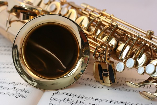 ehrenfelder-musikschule-köln-saxophon mit noten